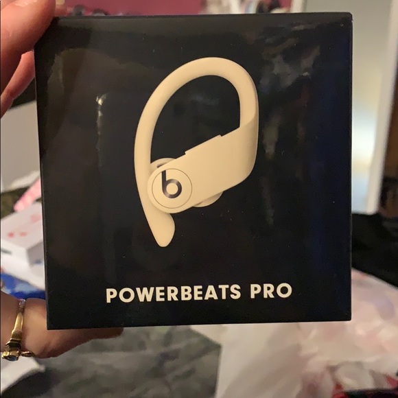 Dr. Dre Accessories - Dr Dre Ivory Never Used Powerbeats Pro